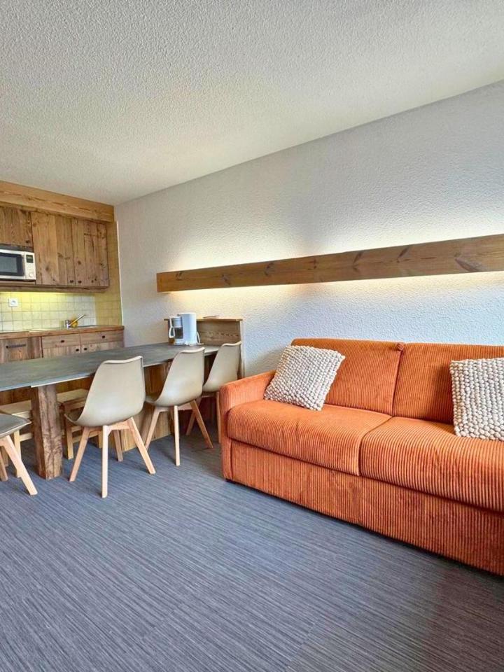 Studio (Bedroom#1: 1 double bed and 1 bunk bed) – Studio Ensoleille Pour 5 Pers. a la Croisette, Menuires - Balcon, Pied Des Pistes - Fr-1-452-359