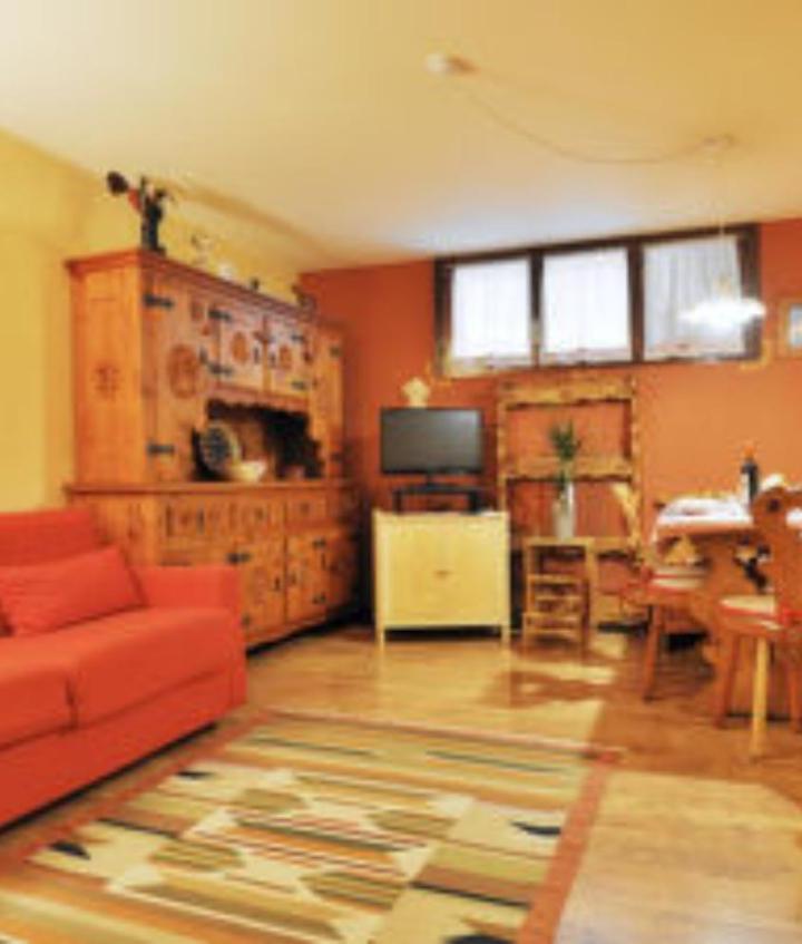 Studio Apartment (1 sofa bed) - Free WiFi – Licia