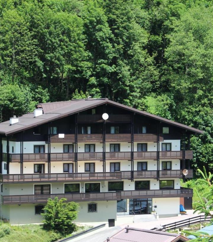 Budget Twin Room (2 single beds) - Free WiFi – Panorama Landhaus - Joker Card Included in Summer