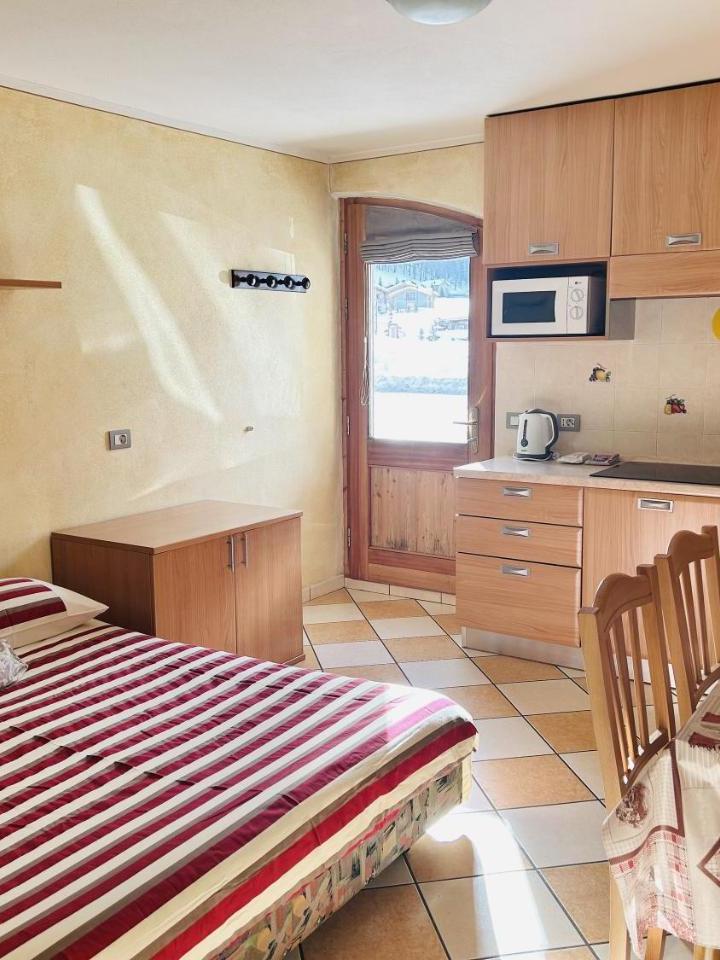 Superior One-Bedroom Apartment with Balcony (1 sofa bed) - Free WiFi – Appartamento Breva