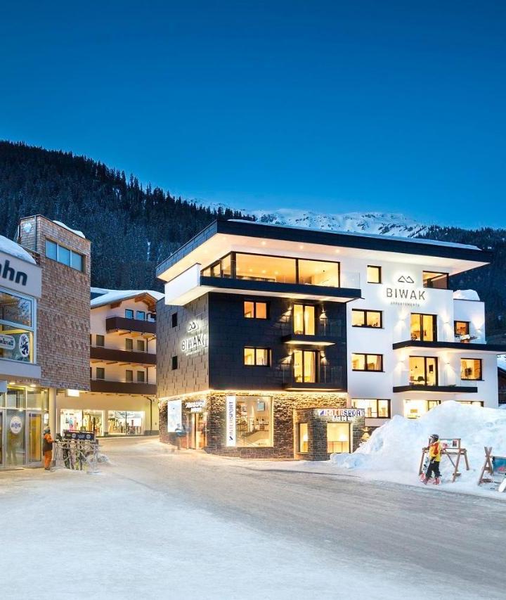 Apartment with Balcony (1 large bed) - Free WiFi – Biwak Appartements