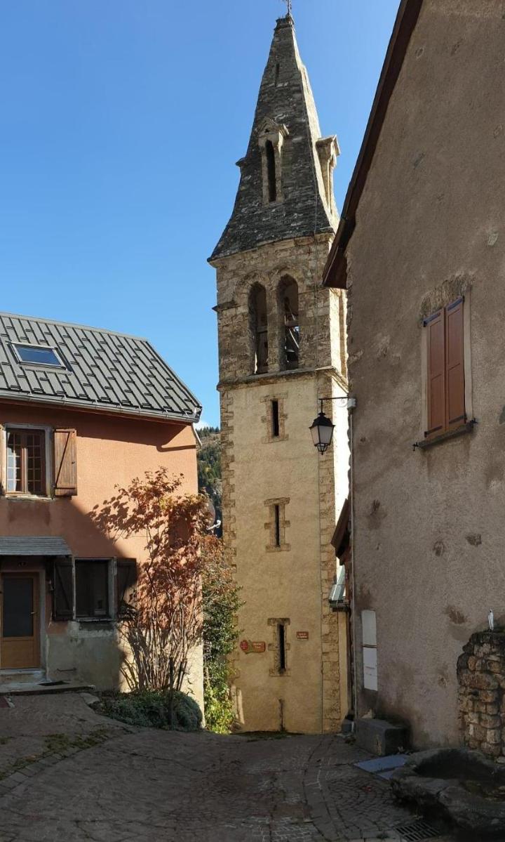 Two-Bedroom Townhouse (1 double bed) - Free WiFi – La Petite Tour