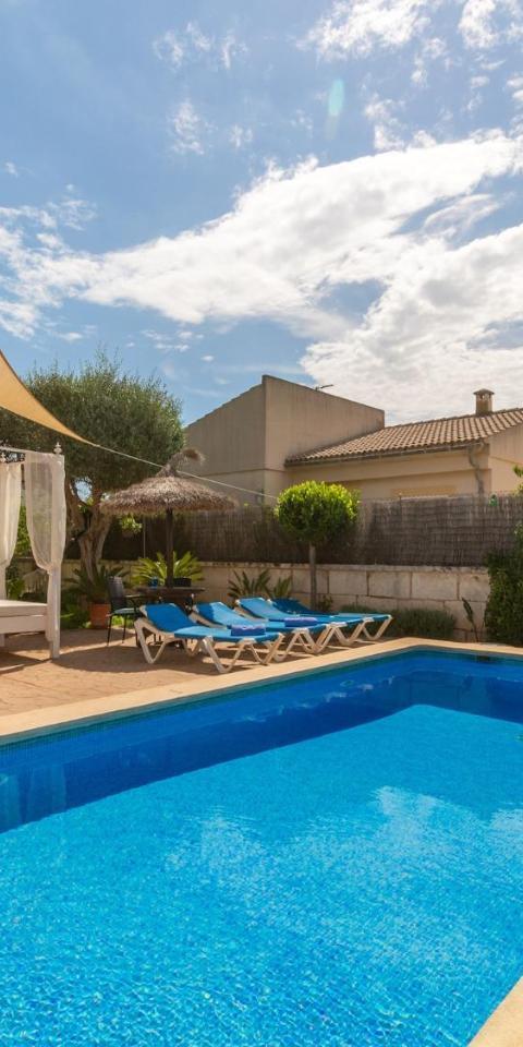 Can Content Villa with Pool & Garden – Alcúdia