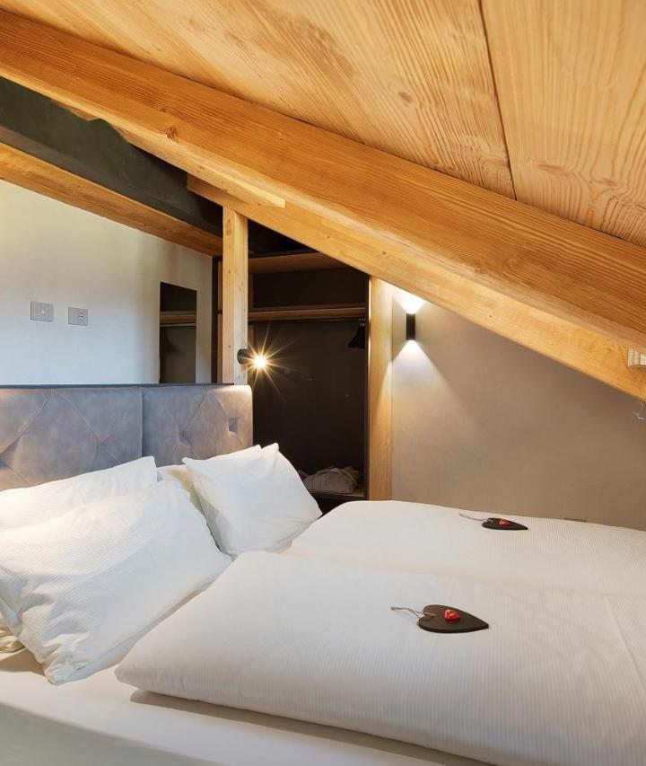 One-Bedroom Chalet (1 large bed) - Free WiFi – Rain Villa Genf SPA - Relax