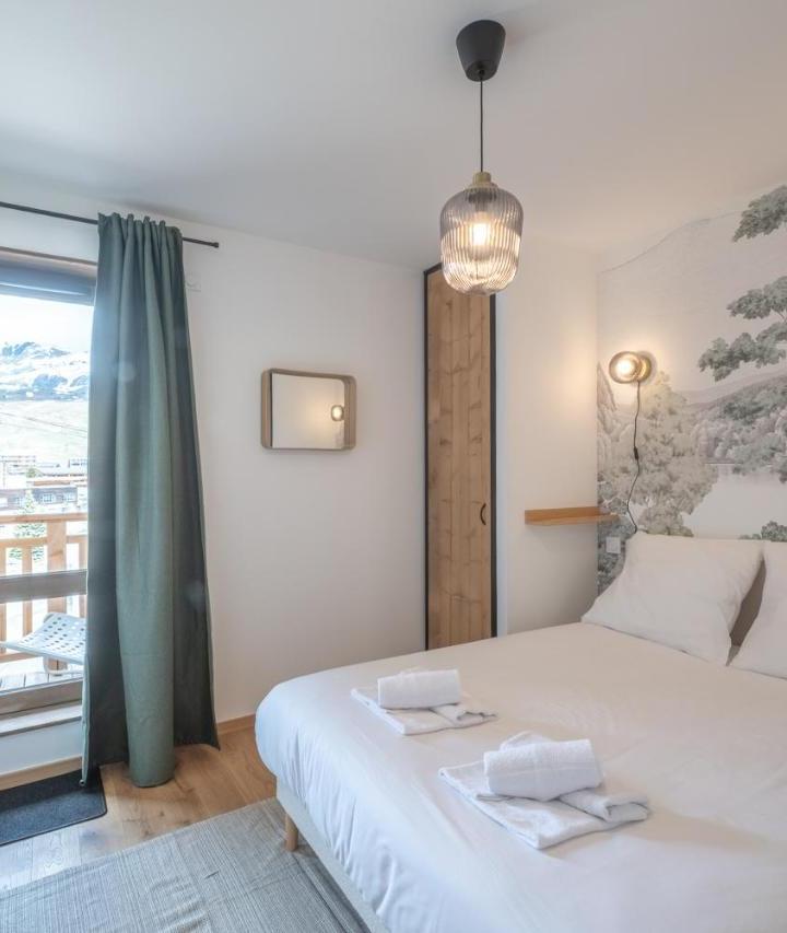 Three-Bedroom Premium Apartment with Balcony (1 sofa bed) - Free WiFi – Alpe D Huez Houses - Chez Brems - Expression - 3 Chambres Neuf Tout Proche Alpe Express