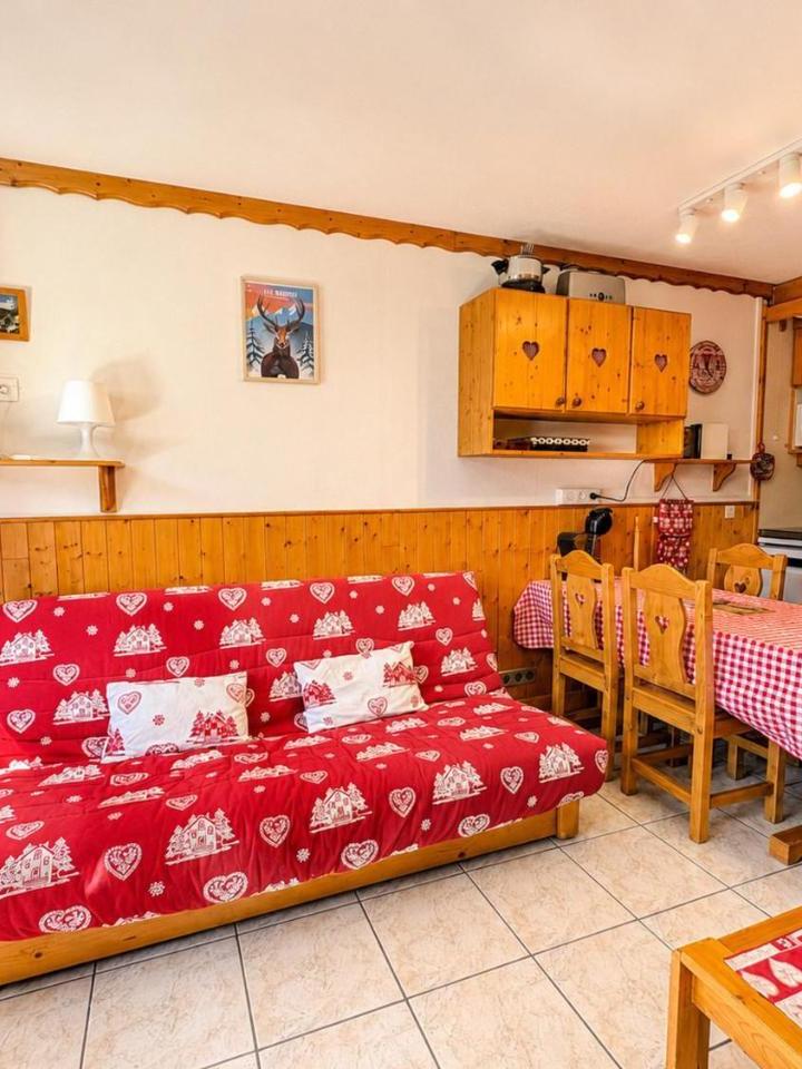 Studio (1 double bed and 1 bunk bed) – Grand Studio Pour 4, Les Menuires, Aux Pieds Des Pistes - Fr-1-452-397