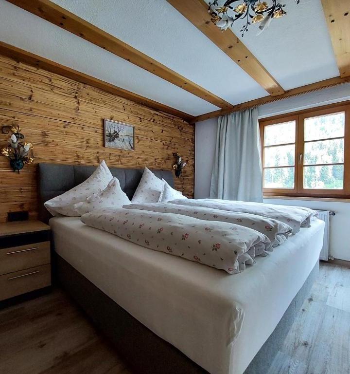 Double Room with Balcony (1 large bed) - Free WiFi – Gastehaus Rita (Adults Only)