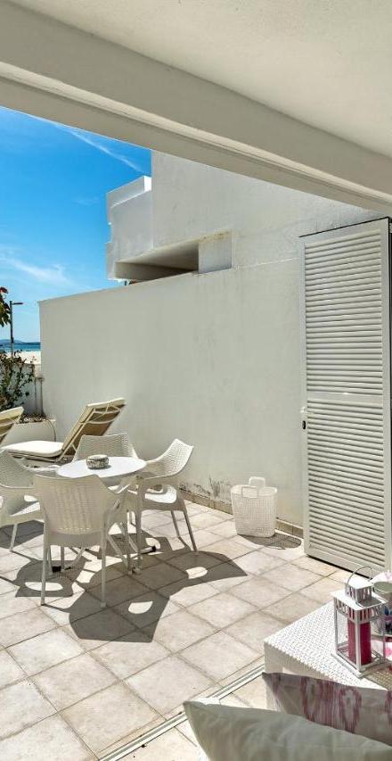 2 Bedrooms Apartment with Direct Access To the Beach Cbl5 – billede 1
