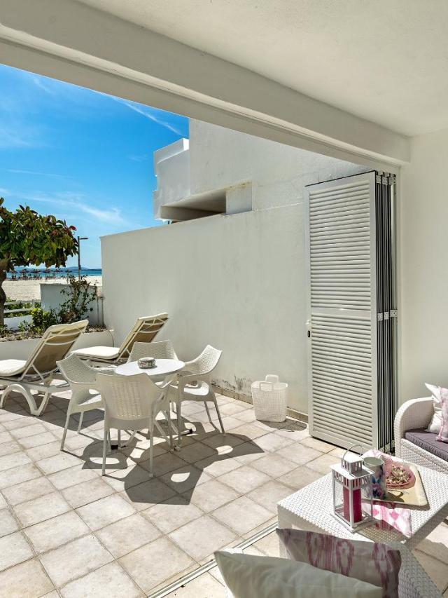 2 Bedrooms Apartment with Direct Access To the Beach Cbl5