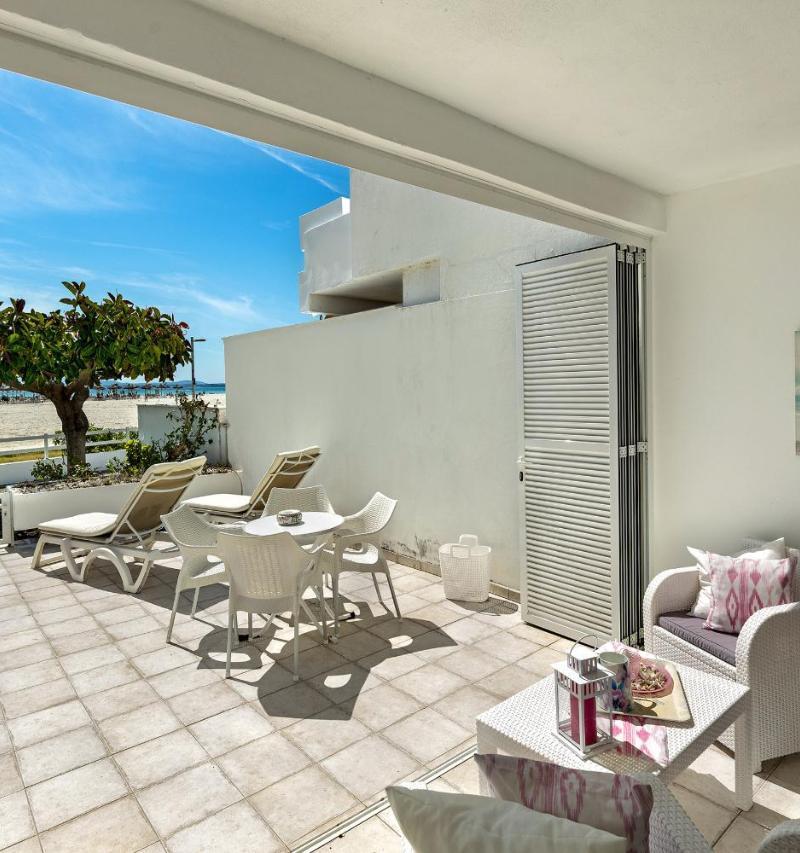 2 Bedrooms Apartment with Direct Access To the Beach Cbl5