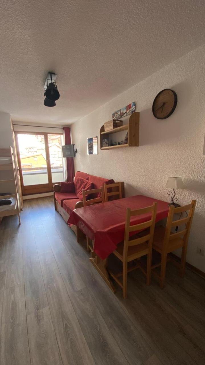 Two-Bedroom Apartment (1 bunk bed and 1 sofa bed) - Free WiFi – Charmant T2 Montagne En Etage Eleve.