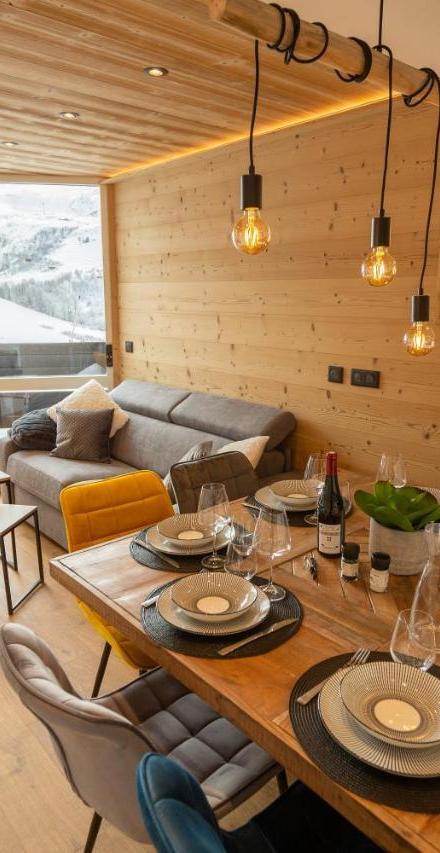 Two-Bedroom Apartment (1 large bed) - Free WiFi – Duplex Cosy Au Pied Des Pistes & Vue Montagne Menuires-Location