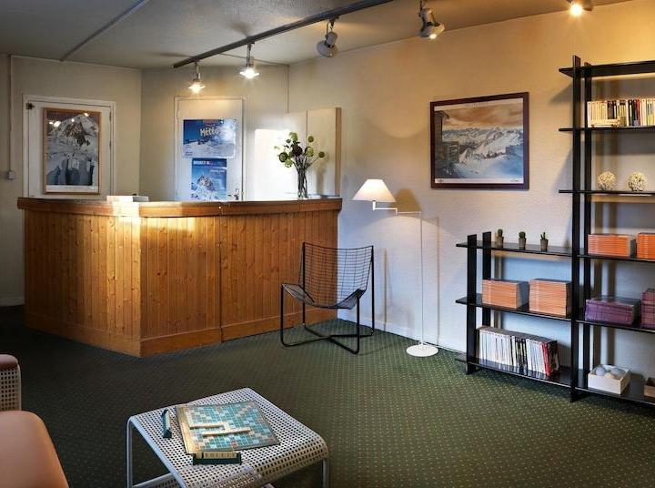 7 guests   1 bedroom   1 sleeping area (1 Double Bed, 2 Twin Sofa Beds, 1 Twin Trundle Bed and 1 Twin Murphy Bed) – Le Schuss