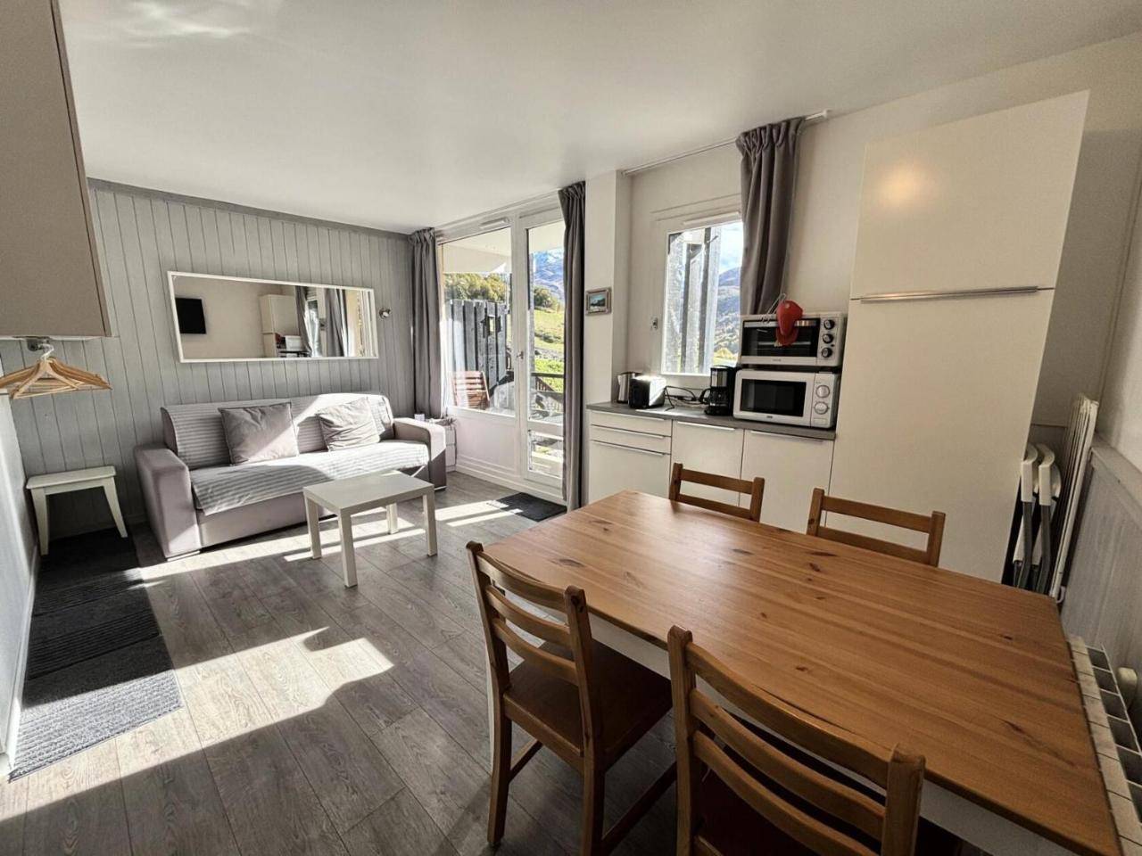Residence Villaret - Studio Cabine Avec Cuisine Equipee Et Vue Sur Les Pistes Pour 4 Personnes Mae-4194, Les Menuires