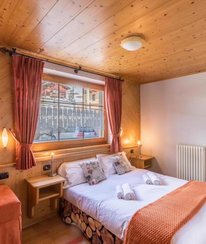One-Bedroom Apartment with Garden (1 sofa bed, Bedroom#1: 1 large bed) - Free WiFi – Sole - Casa Azzurra Piano Terra