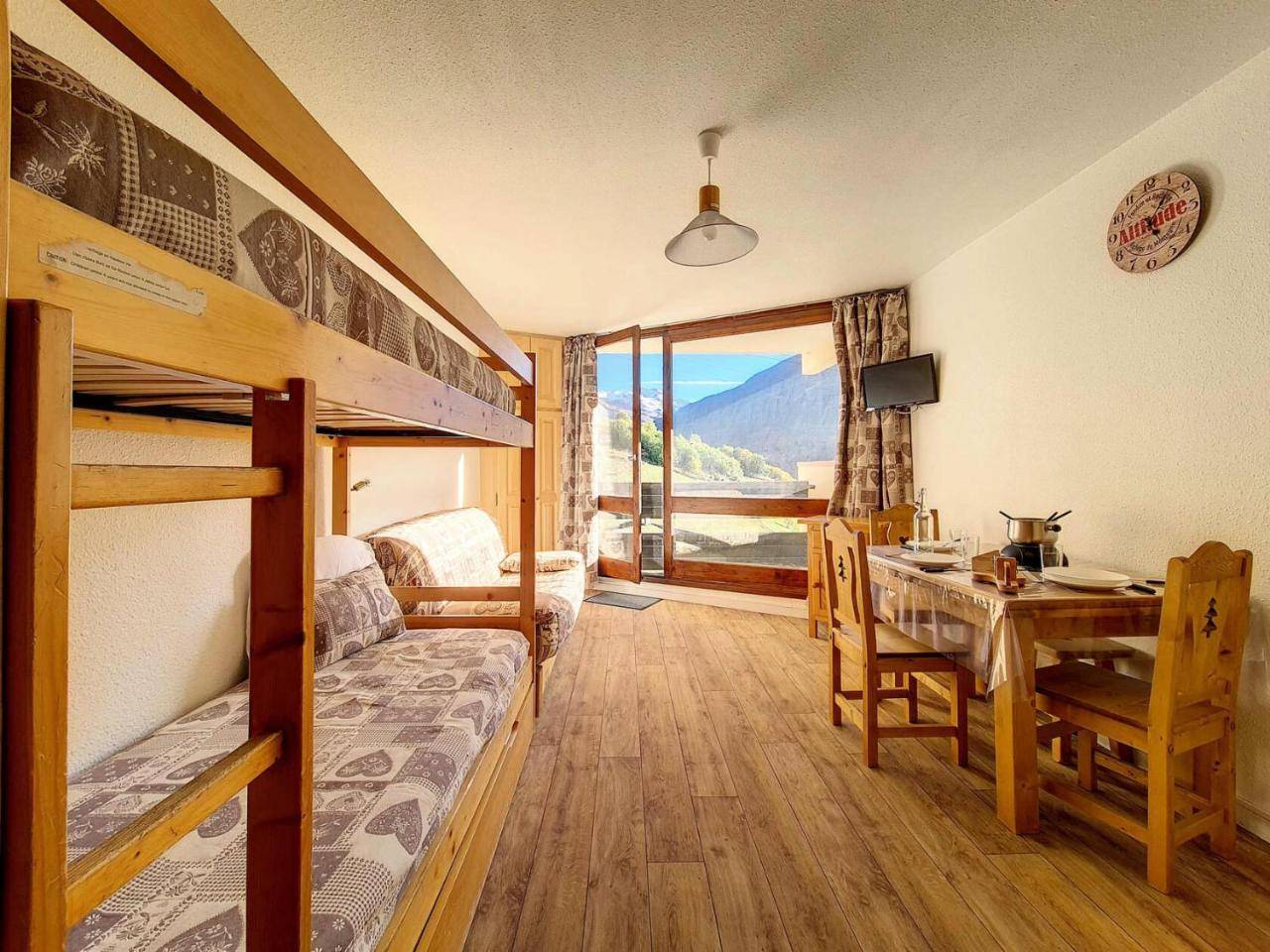 Residence Caron - Studio Lumineux · Depart Et Retour Skis Aux Pieds · Balcon Mae-2734, Les Menuires