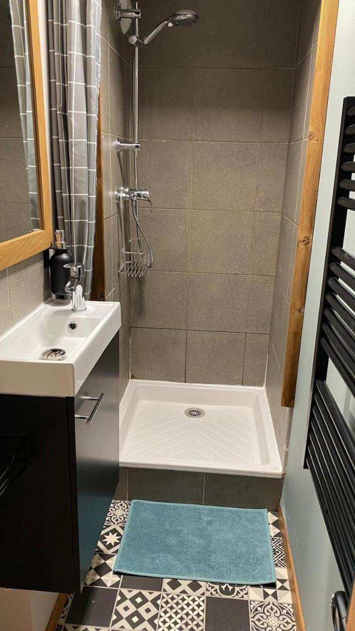 One-Bedroom Apartment (Bedroom#1: 1 single bed) - Free WiFi – Alpe D'huez 6 Personnes 2 Sde Avec Draps, Serviettes de Toilette Et Wifi
