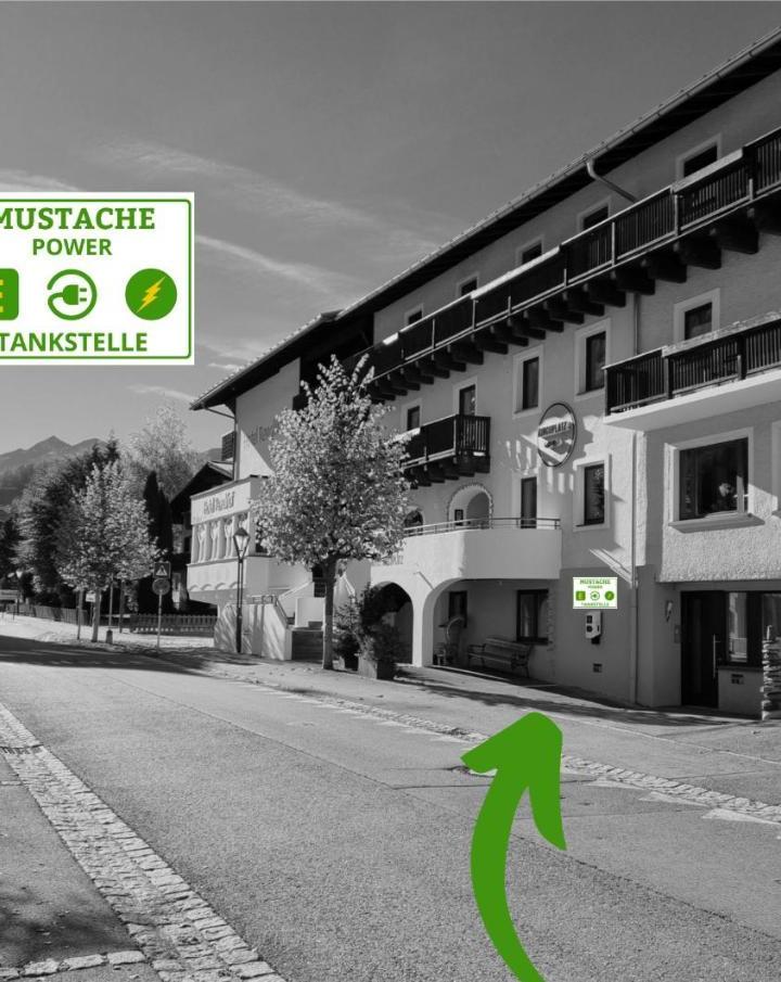 Superior Double Room (1 large bed) - Free WiFi – Hotel Pension Kirchplatz