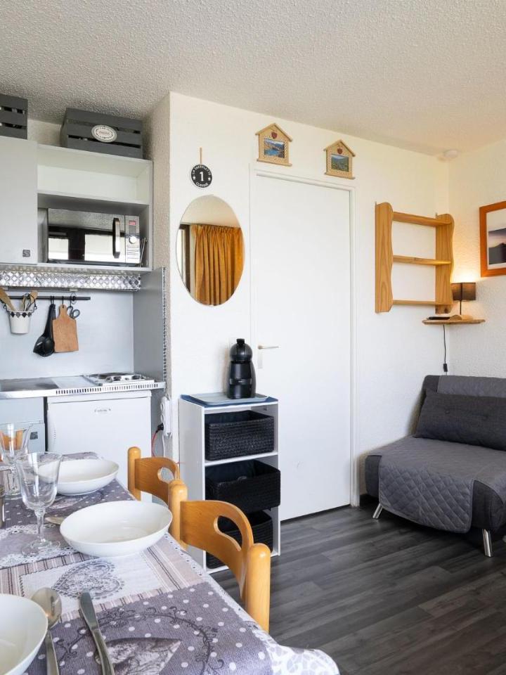 Studio (2 sofa beds) – Studio Median 422 by Interhome