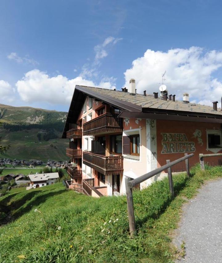 Apartment with Terrace (1 large bed) - Free WiFi – La Suite