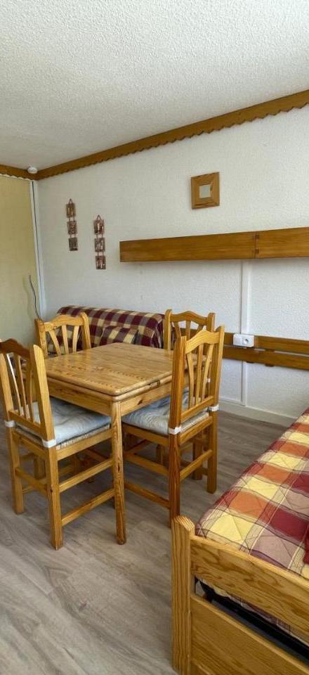 Studio (Bedroom#1: 2 single beds and 1 double bed) – Studio Economique Pour 4 Pers a la Croisette - Vue Pistes - Fr-1-452-13