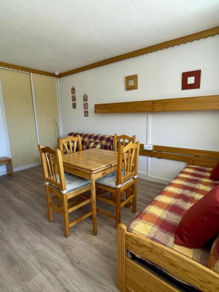 Studio (Bedroom#1: 2 single beds and 1 double bed) – Studio Economique Pour 4 Pers a la Croisette - Vue Pistes - Fr-1-452-13