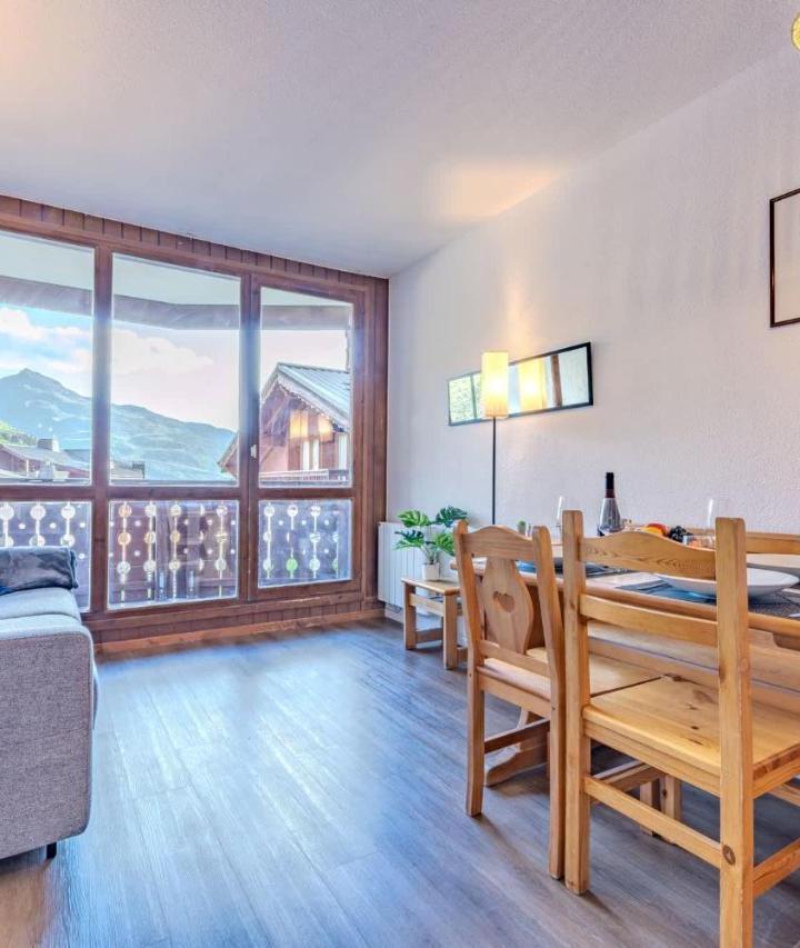 Apartment (1 sofa bed, Bedroom#1: 2 single beds) - Free WiFi – Charming Studio Ski-In Apartment - Central Val Thorens, Mountain Views - Residence Le Silveralp