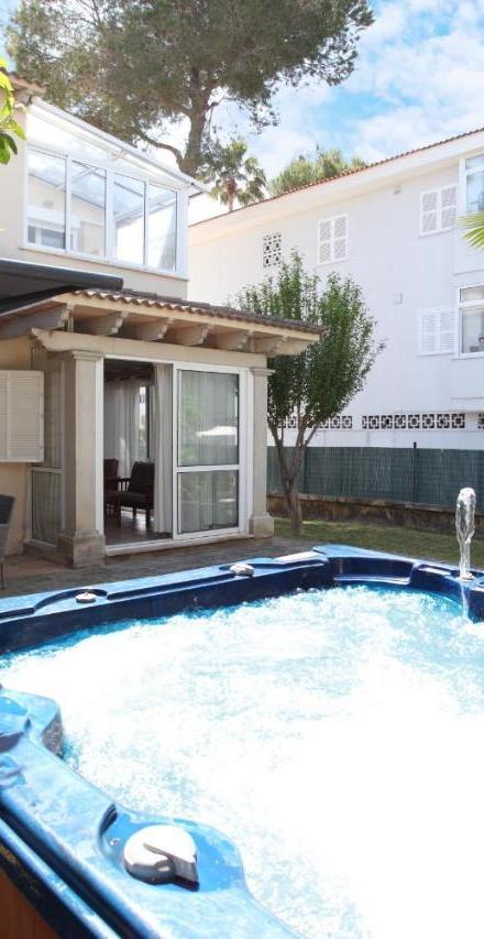 Villa Beach Alcudia, Lovely House with Jacuzzi – billede 1