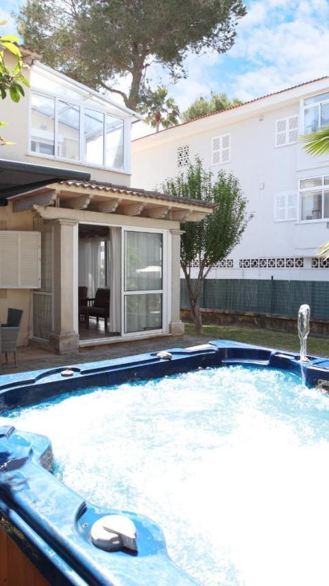 Villa Beach Alcudia, Lovely House with Jacuzzi – Alcúdia