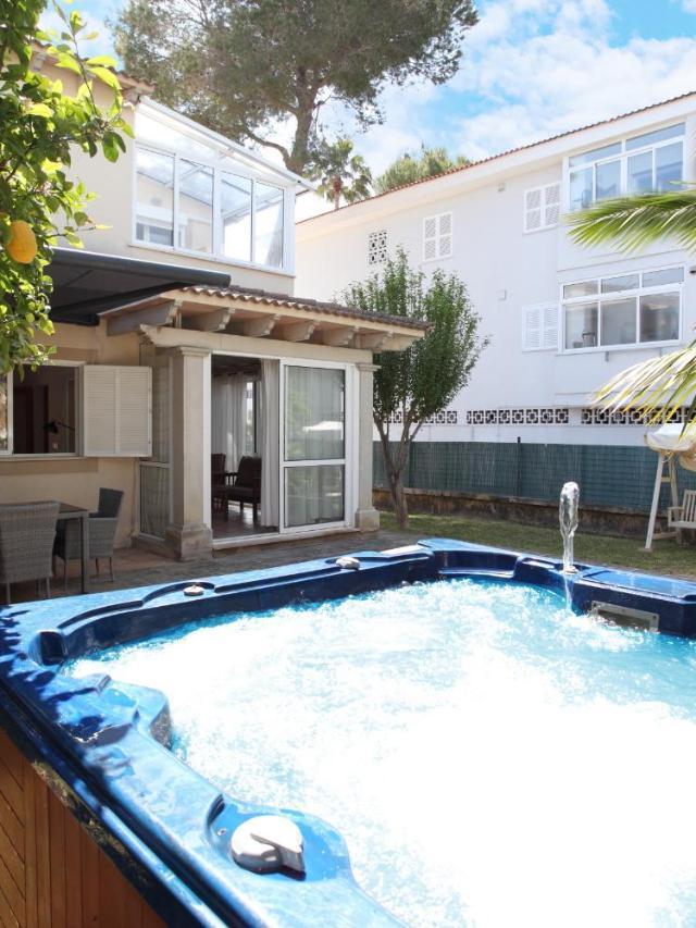 Villa Beach Alcudia, Lovely House with Jacuzzi