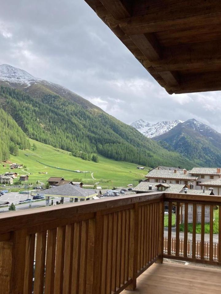 Studio with Balcony (2 single beds) - Free WiFi – Bonvivar Mountain Guesthouse