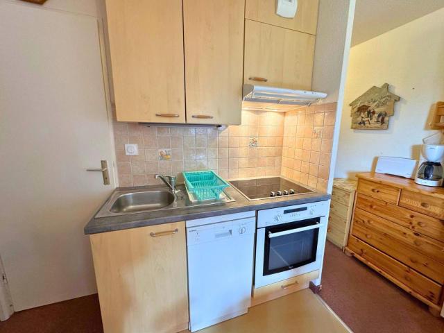 Charmant Appartement Pour 5, Ski Aux Pieds, Bien Equipe, Proche Commerces Et Piscine a Les Bruyeres - Fr-1-452-237 – bild 7