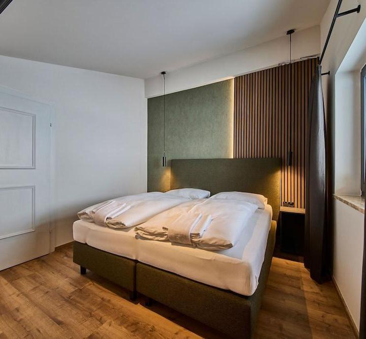 Basic Apartment, Balcony (1 Queen Bed) – Mila Apartments