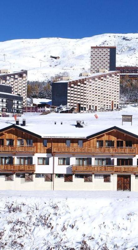 Chalet (Bedroom#1: 2 single beds, Bedroom#2: 1 double bed, Bedroom#3: 2 single beds, Bedroom#4: 1 double bed) - Free WiFi – Odalys Chalet D'alice