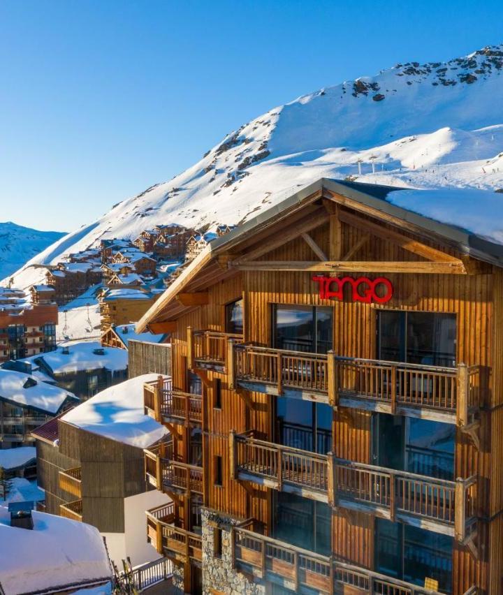 Junior suite with balcony and mountainview (1 double bed and 1 bunk bed and 1 sofa bed) - Free WiFi – Langley Hotel Tango