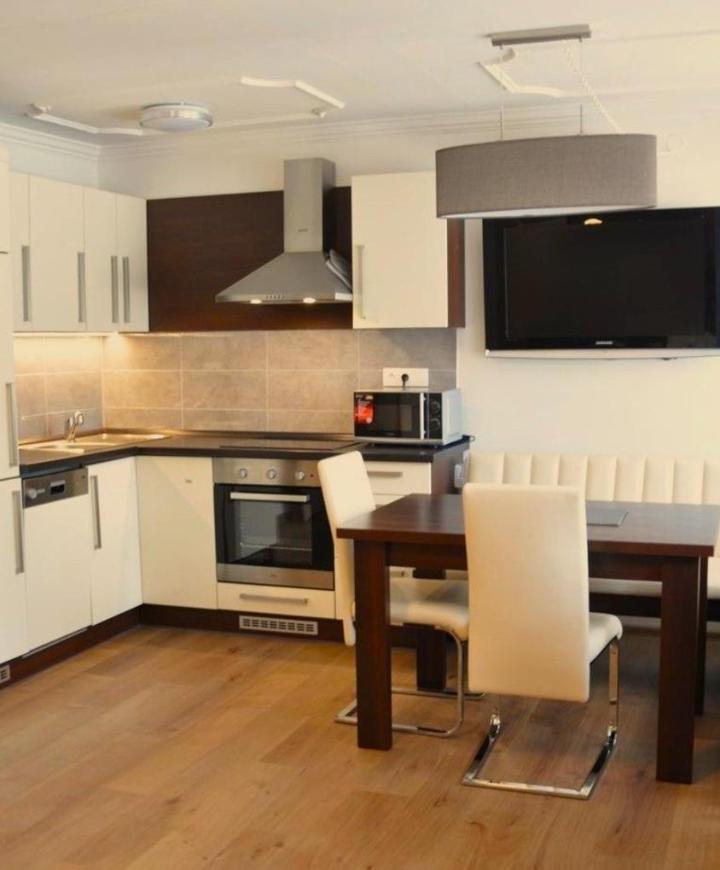 One-Bedroom Family Apartment (1 double bed) - Free WiFi – Susis Alpen Apartment