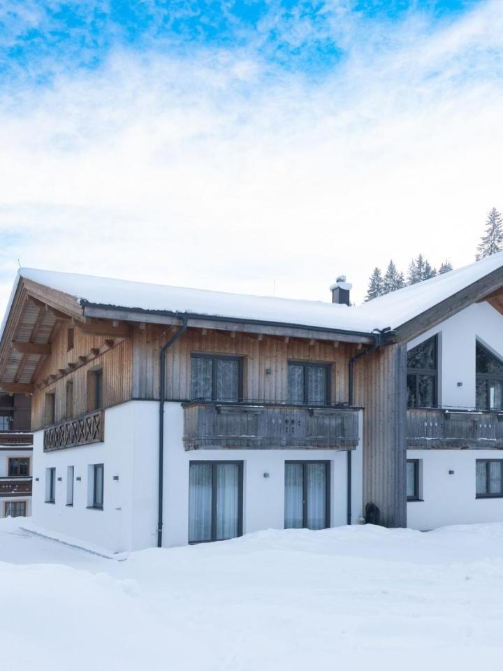 Two-Bedroom Chalet (1 single bed and 1 double bed) - Free WiFi – Chalet in Saalbach Near Ski Lift