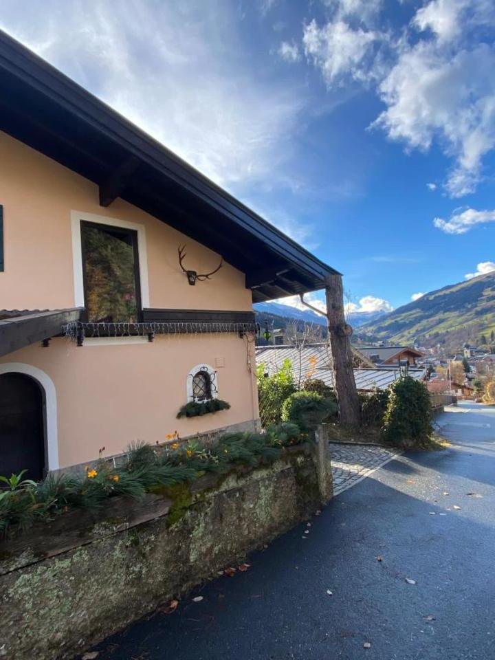 Studio with Balcony (1 extra-large double bed and 2 bunk beds) - Free WiFi – Goldspecht - Boho Appartements