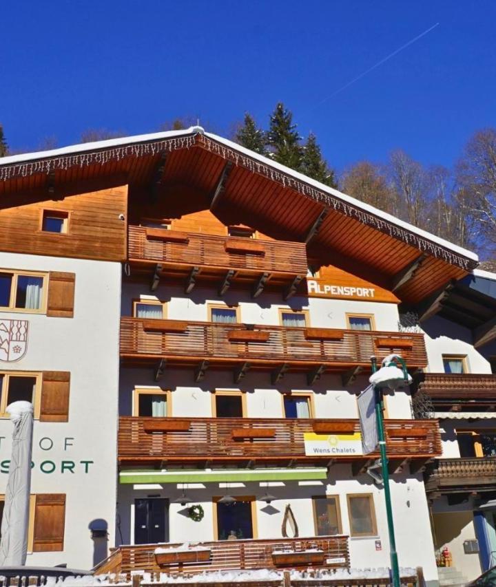 Deluxe Double Room with Balcony (2 single beds) - Free WiFi – Gasthof Alpensport