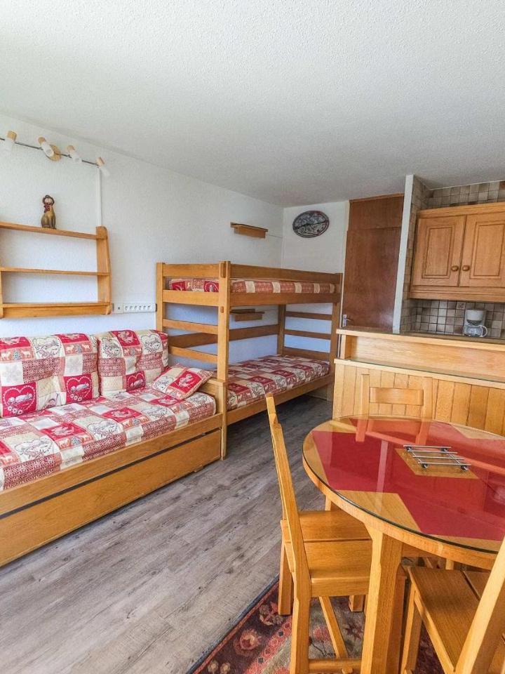Studio (Bedroom#1: 4 single beds) – Studio Confortable Pour 3 Personnes, Vue Montagne - Fr-1-452-26