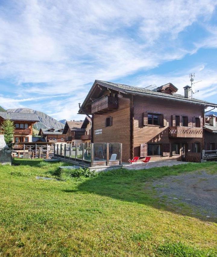 Two-Bedroom Deluxe Apartment with Garden View (2 single beds) - Free WiFi – Stelle di Cristallo