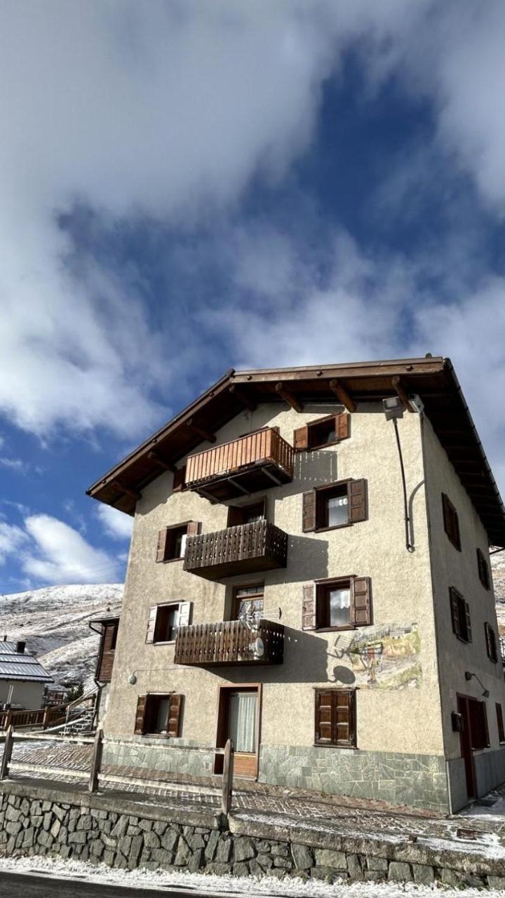 Two-Bedroom Apartment (2 single beds) - Free WiFi – The Woodhouse