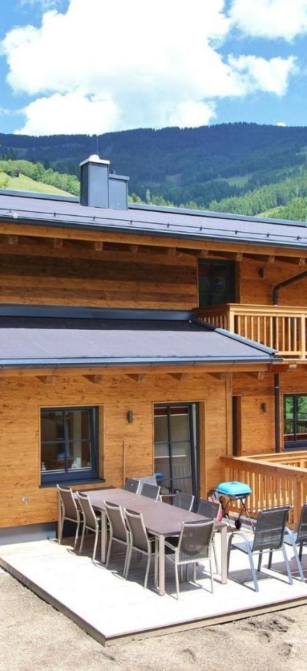 Chalet in Saalbach by Ski Lift & Slopes – billede 1