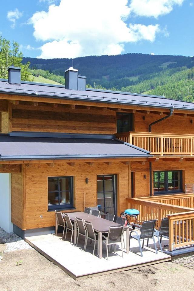 Chalet in Saalbach by Ski Lift & Slopes
