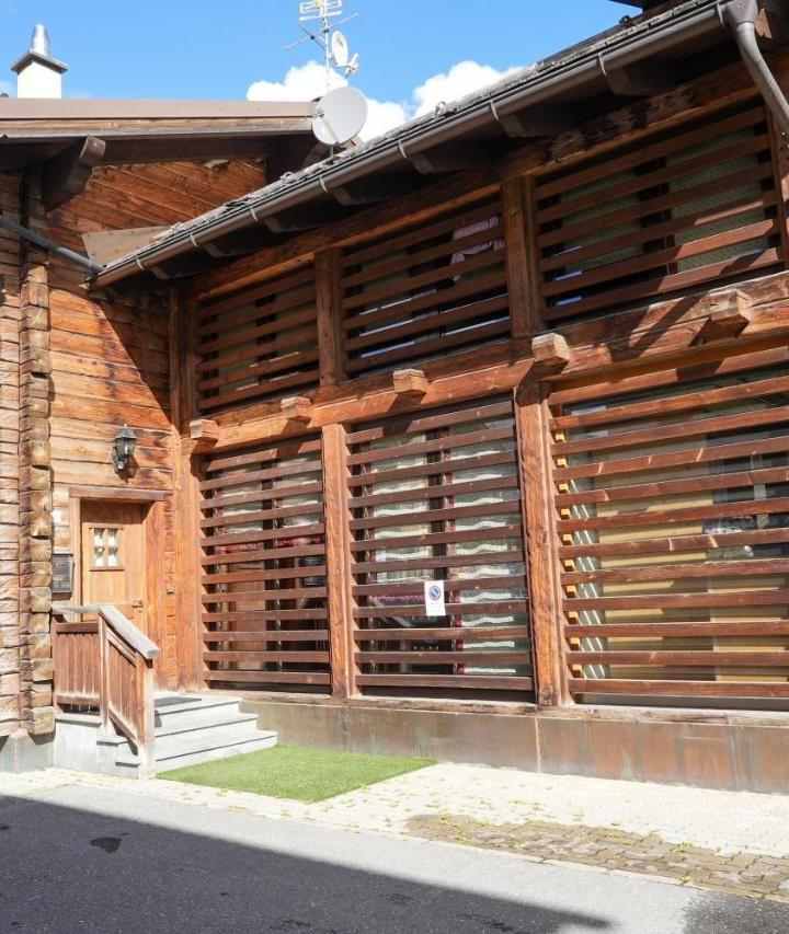 One-Bedroom Apartment (1 double bed) - Free WiFi – Snow Haven Apartment