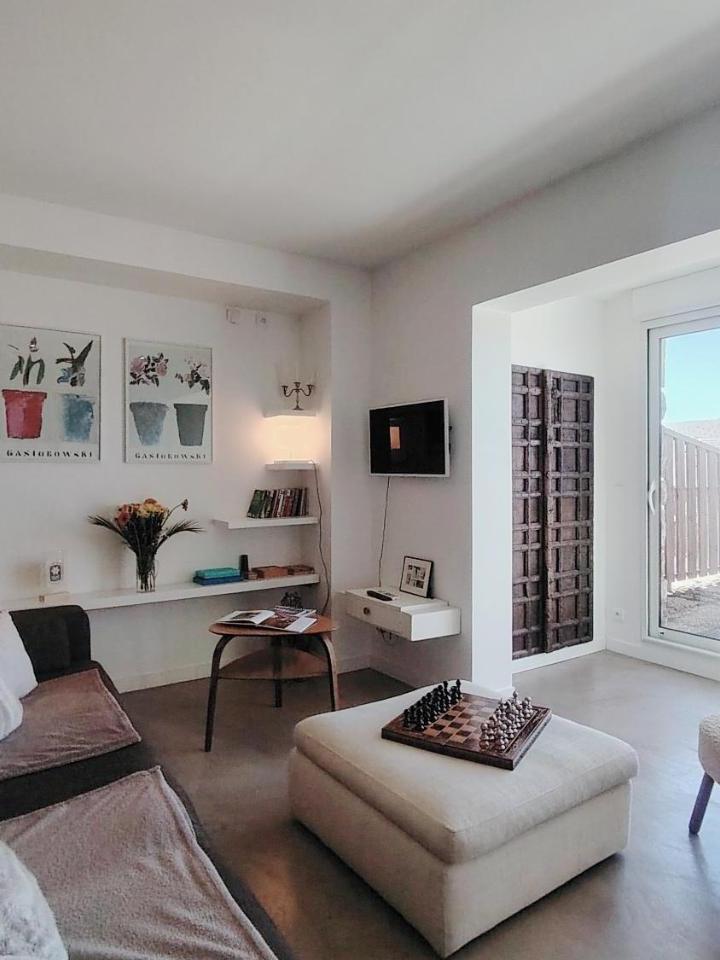 Apartment with Terrace (1 large bed) - Free WiFi – Homency - Residence Menandiere H1