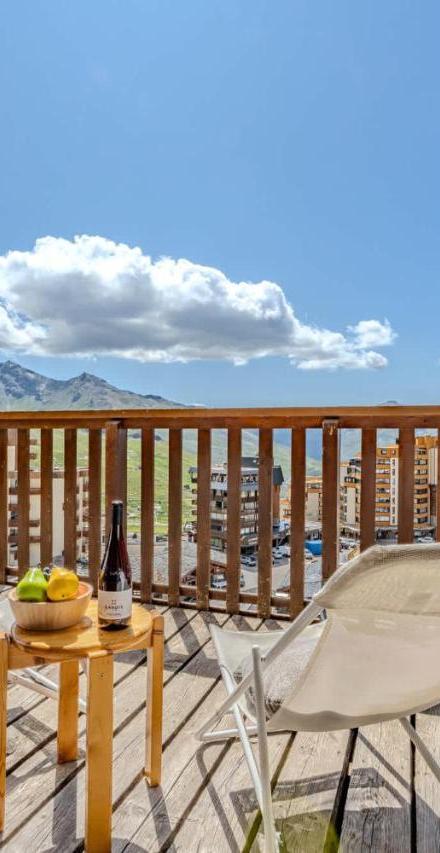 Apartment with View and Balcony (1 double bed) - Free WiFi – Comfort with Balcony Ski Access And Parking