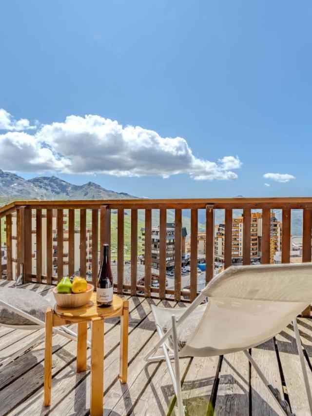 Comfort with Balcony Ski Access And Parking