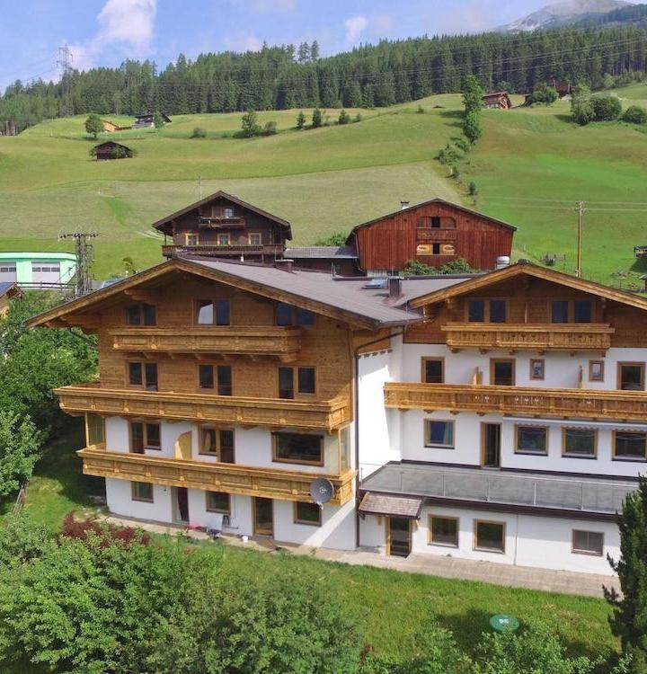 Chalet (20 Large Twin Beds, 4 Twin Bunk Beds and 3 Twin Beds) – Large Luxury Chalet Near Ski Area Zillerarena Konigsleiten