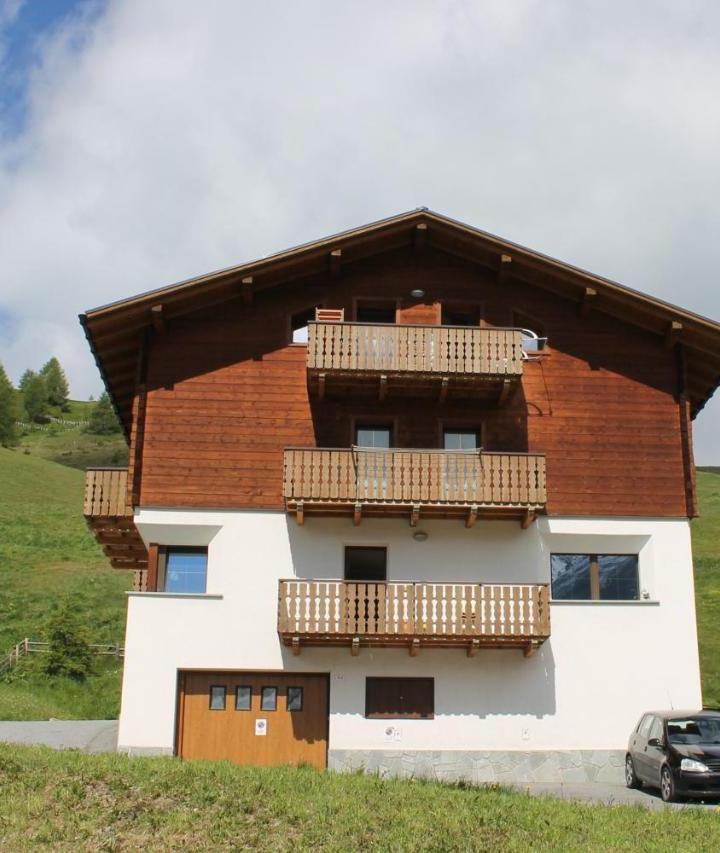 Three-Bedroom Apartment (2 sofa beds) - Free WiFi – Apartment Il Nocciolo